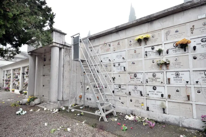 Le scritte nel cimitero di Sant'Eufemia