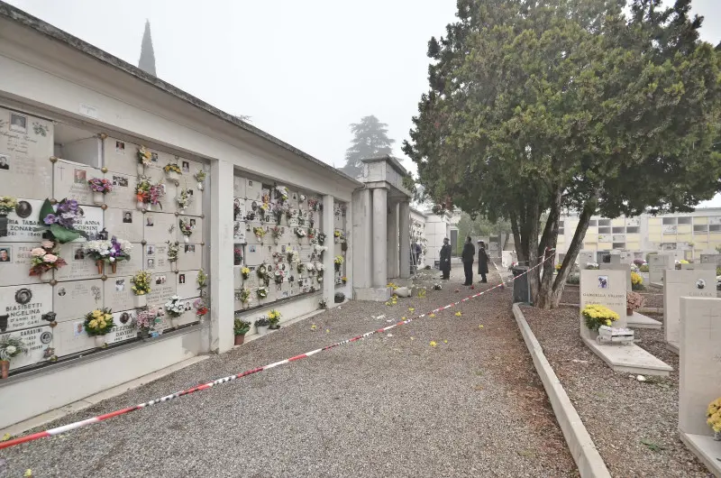 Le scritte nel cimitero di Sant'Eufemia