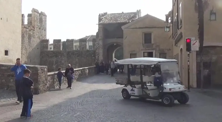 Sirmione liberata dalle auto