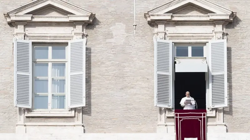 Papa Francesco durante l'Angelus - Foto Ansa/Claudio Peri