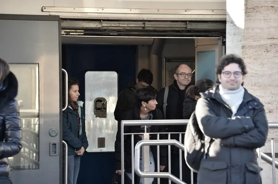 Pendolari in attesa in stazione