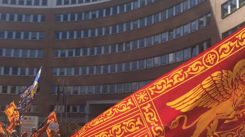 Secessionisti, manifestazione di fronte al tribunale