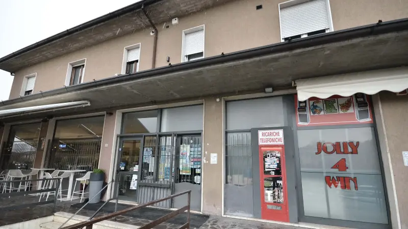 L'EffeBar a Flero, teatro del malore improvviso del 61enne