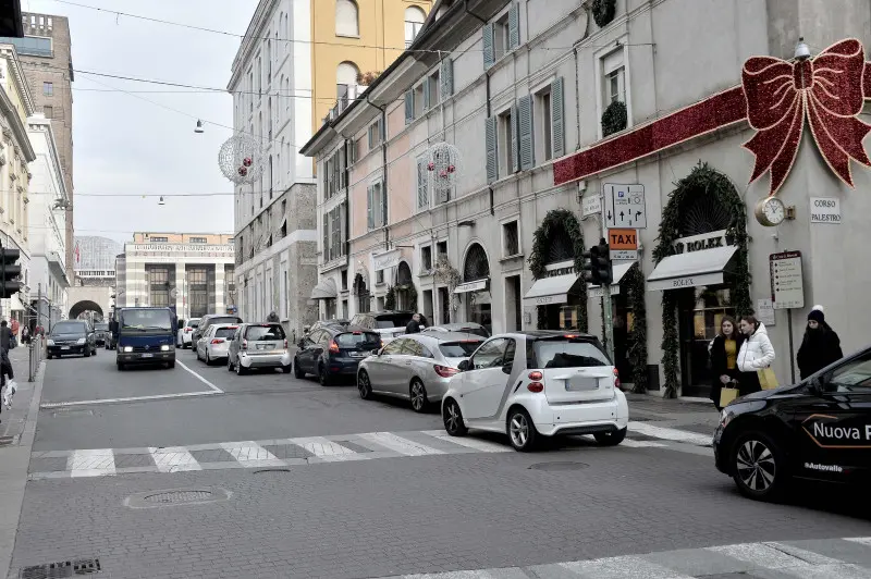 CODA IN VIA GRAMSCI