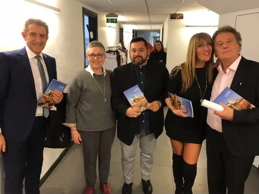 Foto di gruppo a Striscia la Notizia