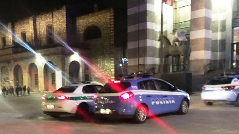 Piazza Vittoria, pattuglie sul luogo della rissa tra ragazzini