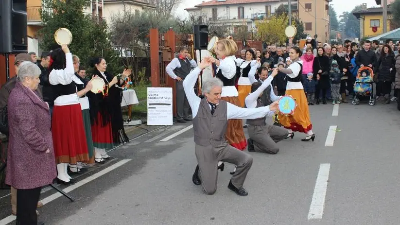 A tutto ritmo. Balli e musica popolare, tra le attrazioni della festa in paese
