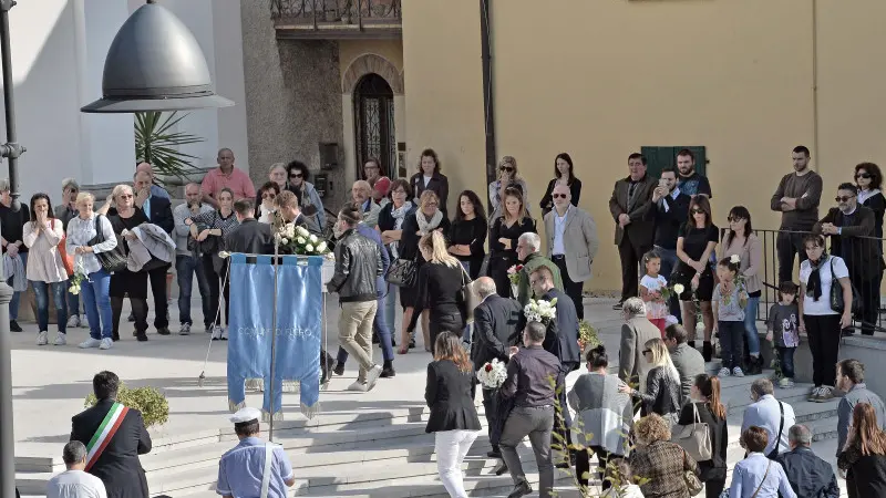 I funerali della piccola Victoria, la bimba sbranata dai cani