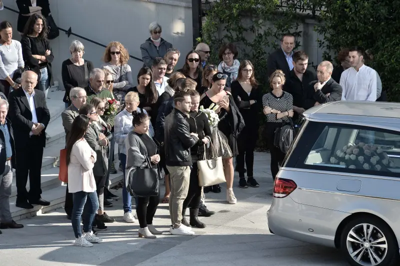 I funerali della piccola Victoria, la bimba sbranata dai cani