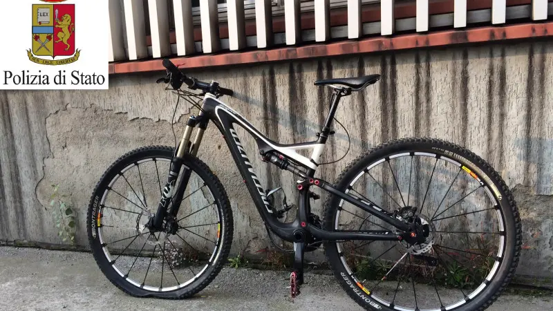 Le due mountain bike rubate recuperate dalla Volante