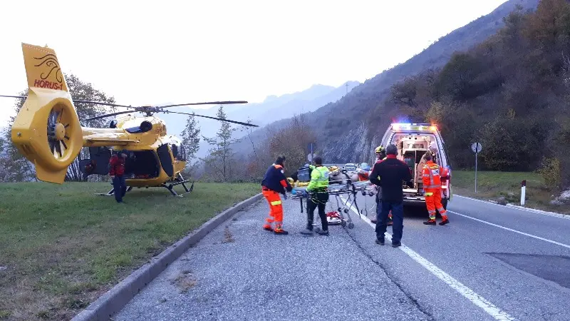 Caino, moto fuori strada: gravissimo 30enne
