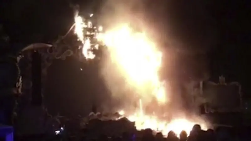 Le immagini dell'incendio al festival Tomorrowland Unite