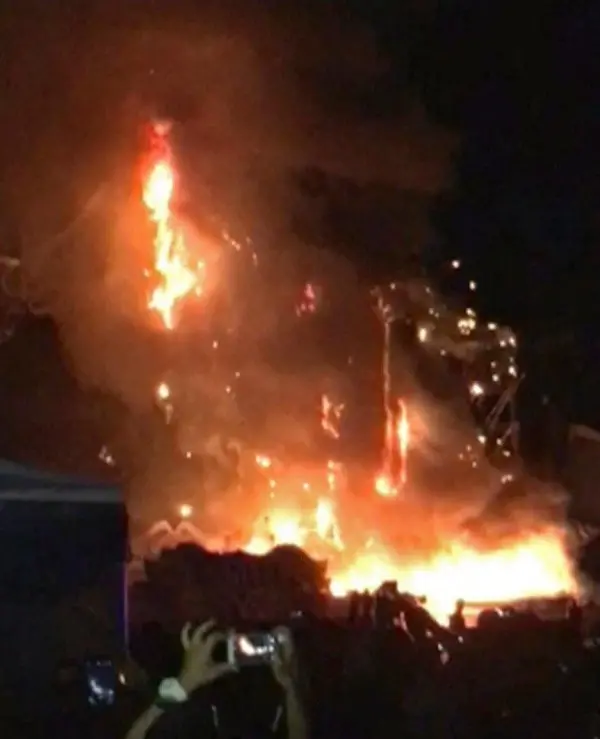 Le immagini dell'incendio al festival Tomorrowland Unite