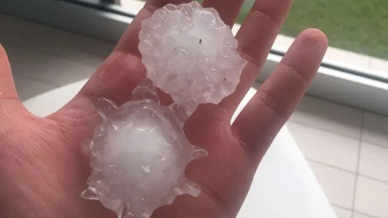 Impressionante grandinata sul Basso Garda