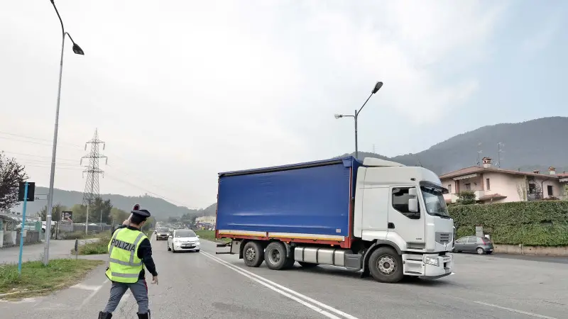 Concesio, niente Tir sul ponte sul Mella