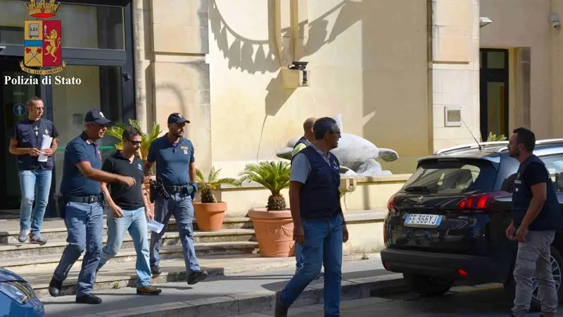 L'arresto del caposquadra Davide De Vita - Foto Ansa