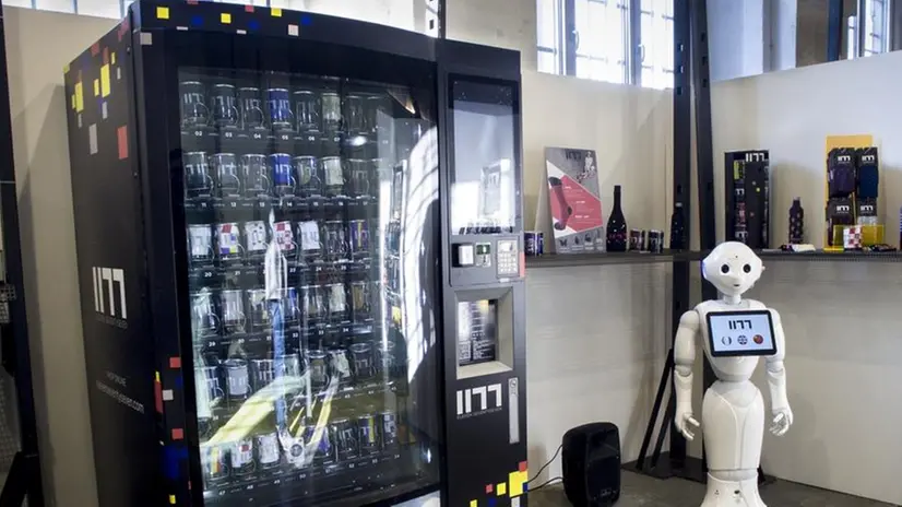 Calze in barattolo.  Il distributore automatico delle calze Ileana
