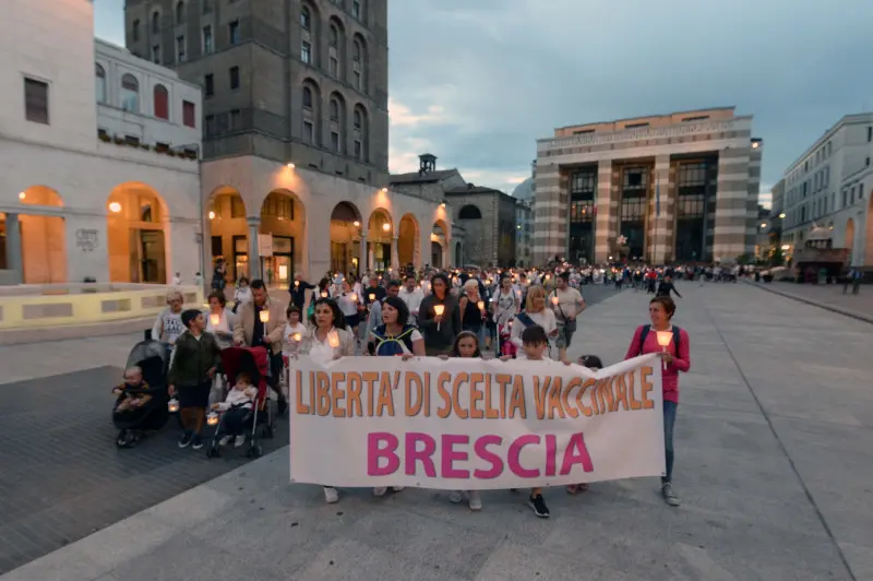 La fiaccolata per la libertà di scelta in tema di vaccini