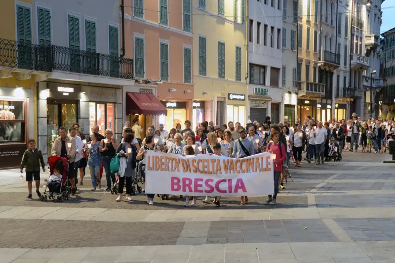 La fiaccolata per la libertà di scelta in tema di vaccini