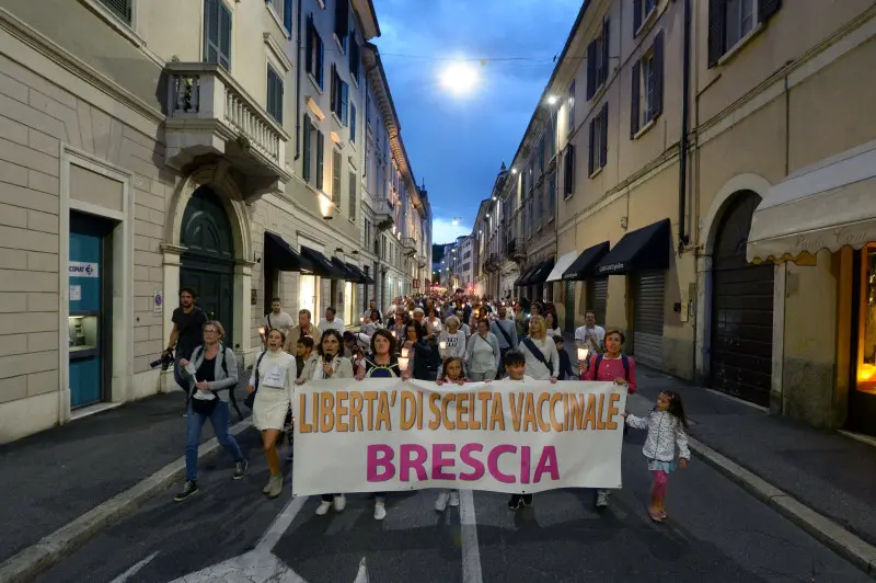 La fiaccolata per la libertà di scelta in tema di vaccini