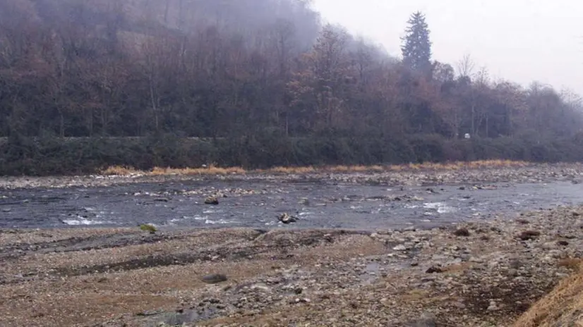 A secco. La scarsità di precipitazioni lascia all’asciutto anche i fiumi