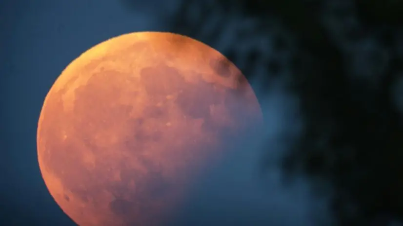 L'eclissi parziale di Luna