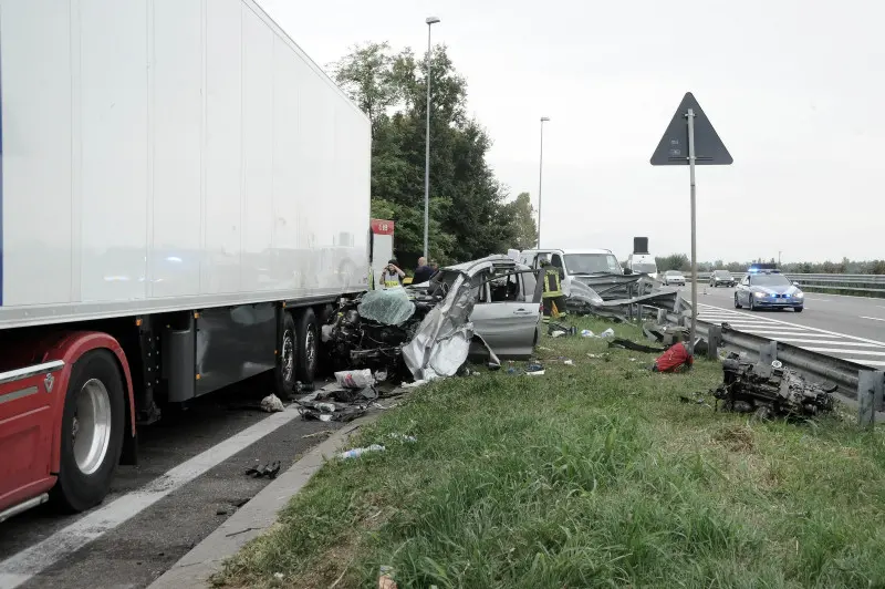 Tragedia in A21, muore una bimba di 3 anni