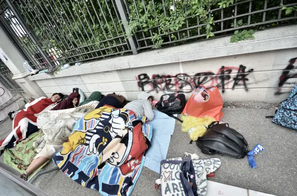 Campo Marte: giovanissime fan in attesa del concerto