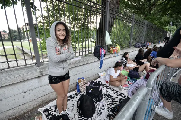 Campo Marte: giovanissime fan in attesa del concerto