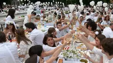 Cena in bianco, una delle precedenti edizioni - Foto Neg © www.giornaledibrescia.it