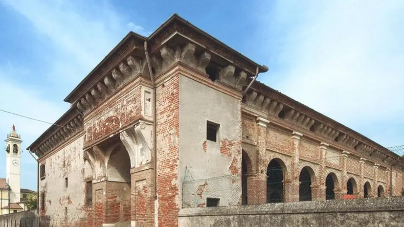 In pieno centro. Uno scorcio di Palazzo Maggi, proprietà privata