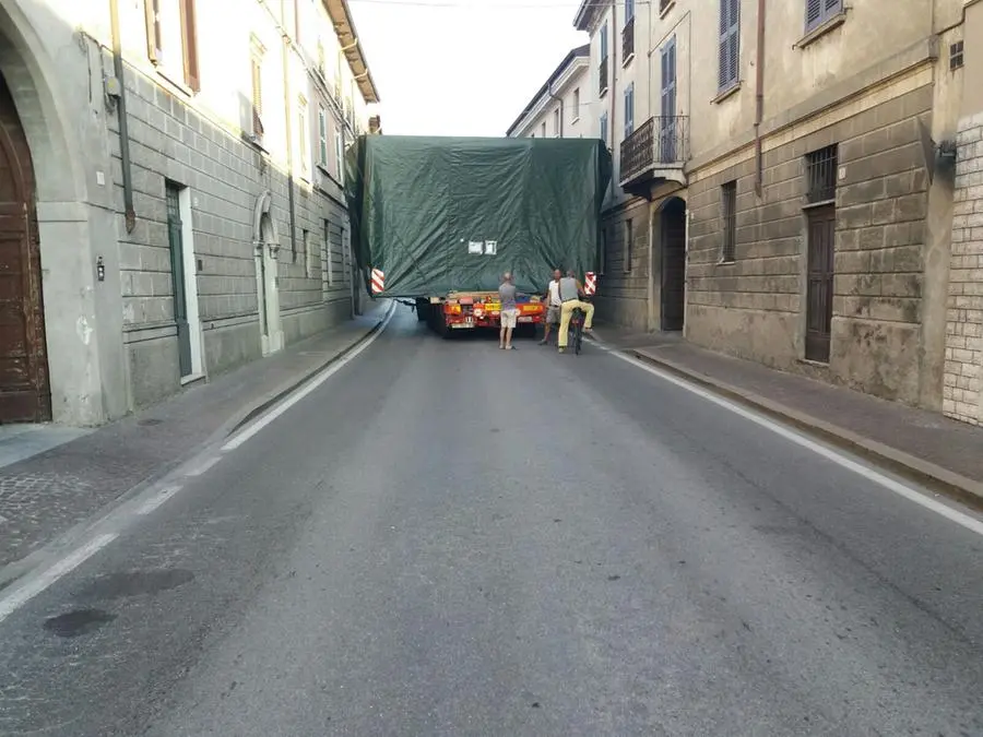 Camion incastrato a Pontevico