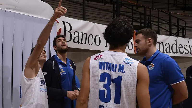 Piove nel palazzetto, annullato il match tra Brescia e Cremona