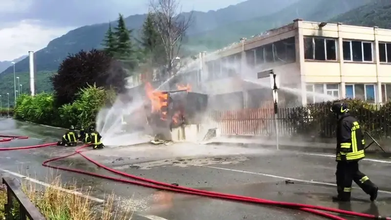 Cerveno, Vigili del Fuoco al lavoro