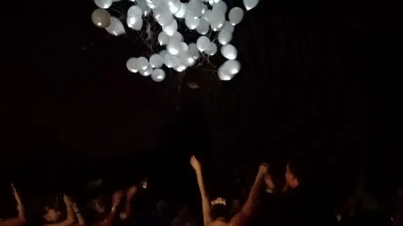 Alieni in cielo? No, è un matrimonio