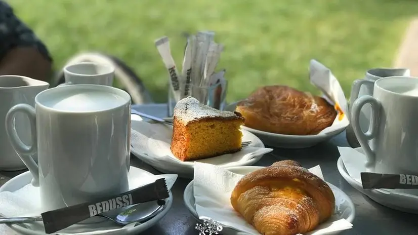 Tre foto dal profilo Fb dei bar premiati: Bedussi, Sirani e Pasticceria Roberto