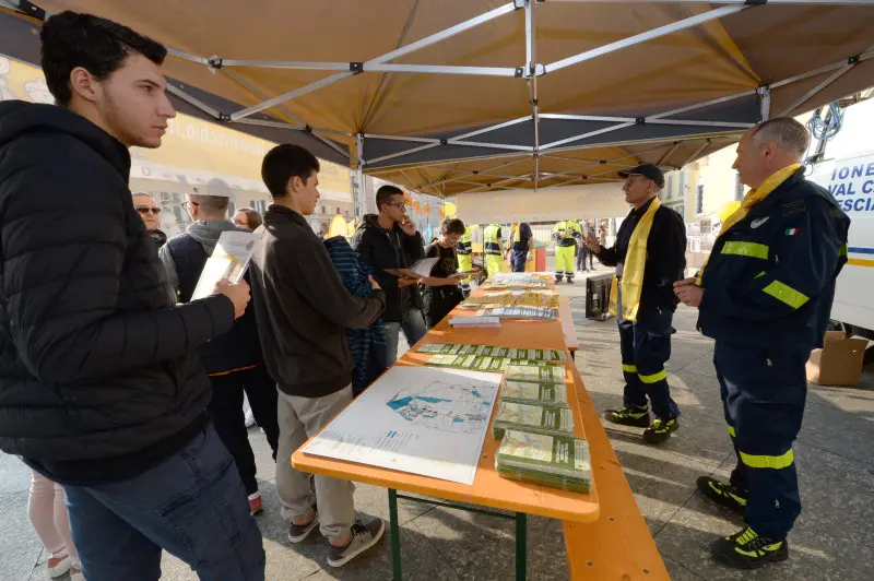 Protezione civile in piazza Mercato