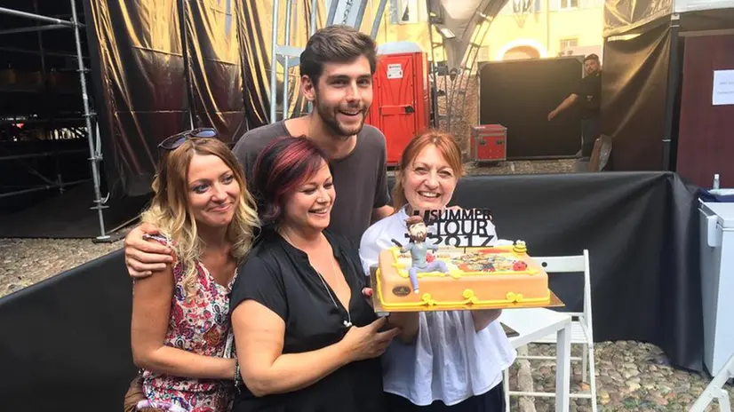 Alvaro Soler con la torta di Giada Farina