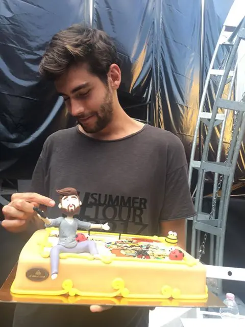 Alvaro Soler con la torta di Giada Farina