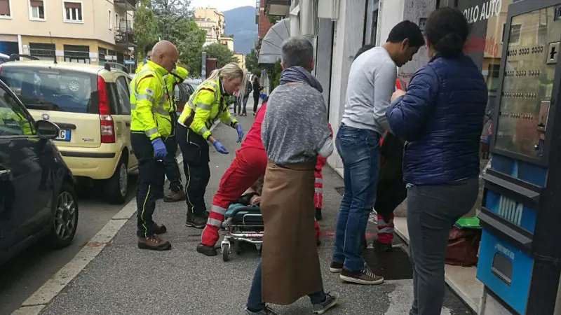 I soccorritori in via Galilei