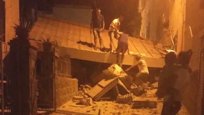 Trema la terra a Ischia, crolli e feriti