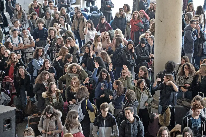 La partenza degli studenti bresciani