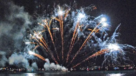 Spettacolo. I fuochi d’artificio illumineranno la notte  del Garda