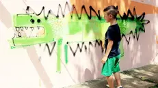 Graffiti e disegni alla scuola materna Ferrari