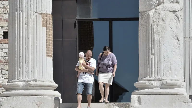 I turisti affollano la città