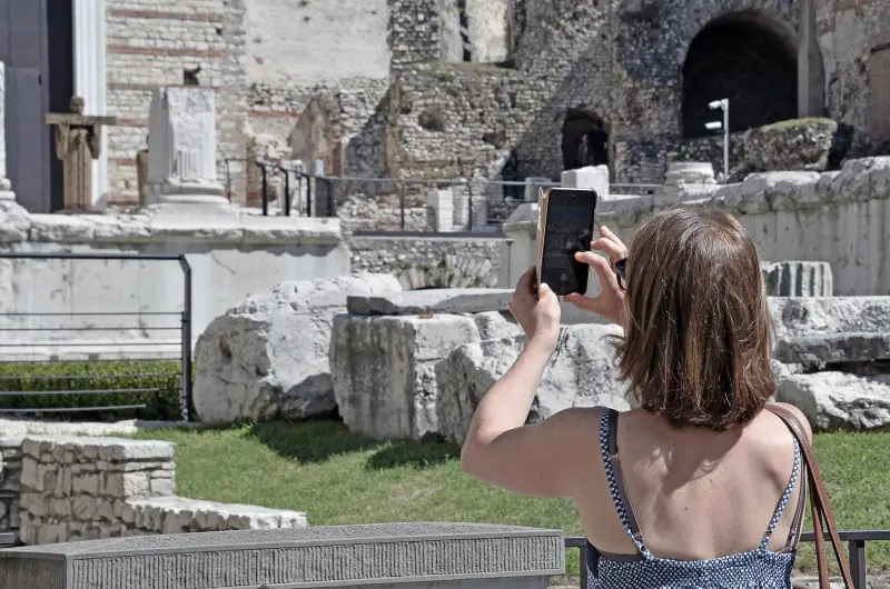 I turisti affollano la città