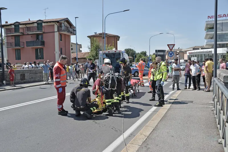 I soccorsi in via Valle Camonica