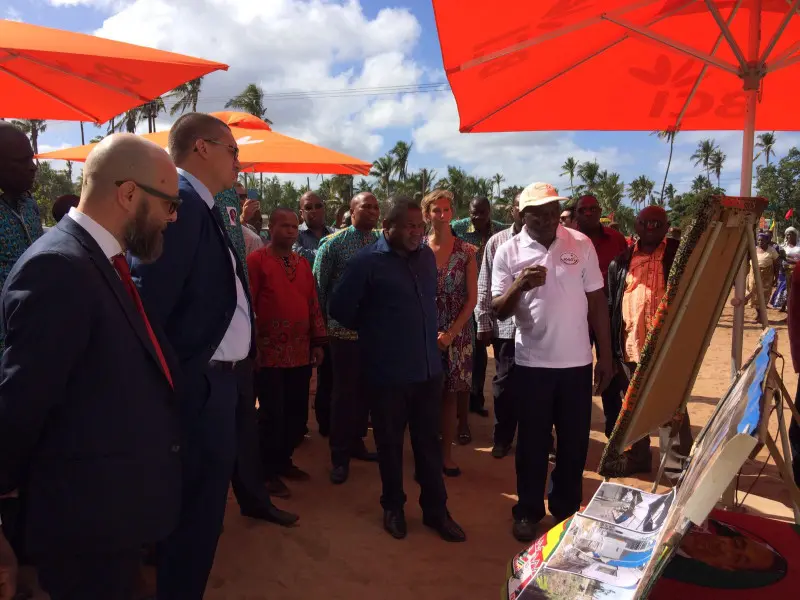 La visita del presidente del Mozambico a Jogò, progetto solidale bresciano