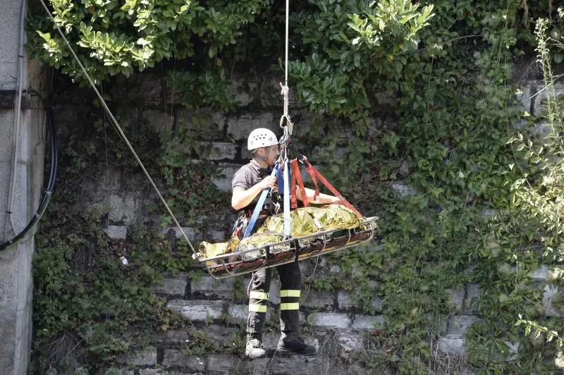 I soccorsi in via Valle Camonica