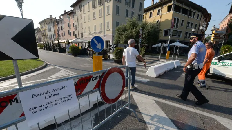 Allerta terrorismo, piazza Arnaldo messa in sicurezza